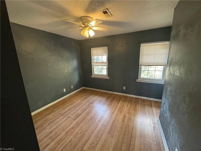 1303 W Meadowview Road G, Greensboro, NC 27403