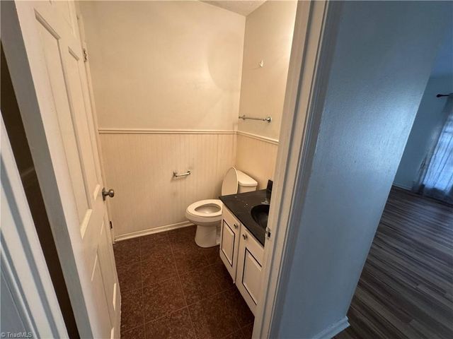 1303 W Meadowview Road G, Greensboro, NC 27403