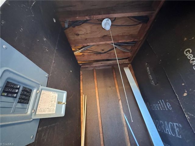 1303 W Meadowview Road G, Greensboro, NC 27403