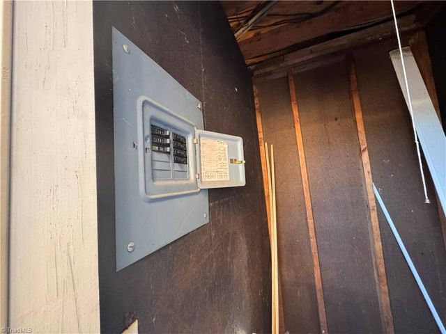 1303 W Meadowview Road G, Greensboro, NC 27403