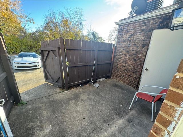 1303 W Meadowview Road G, Greensboro, NC 27403