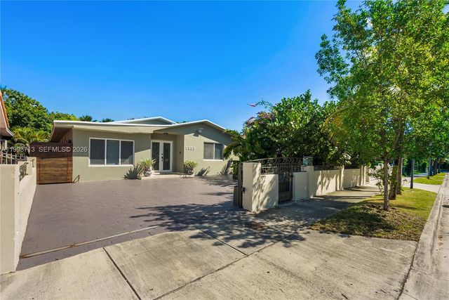 1333 SW 16th St, Miami, FL 33145