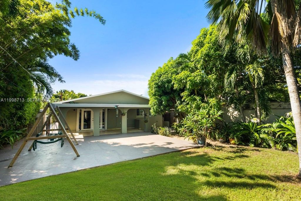 1333 SW 16th St, Miami, FL 33145