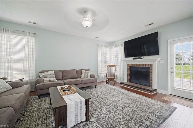 825 Whispering Woods CT, Virginia Beach, VA 23456