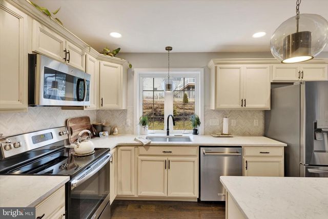 226 LOGHES DR, Manheim, PA 17545