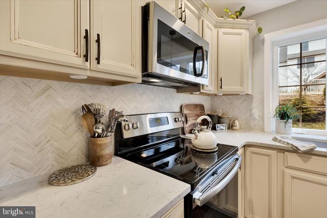 226 LOGHES DR, Manheim, PA 17545