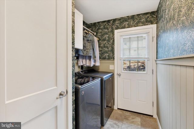 226 LOGHES DR, Manheim, PA 17545