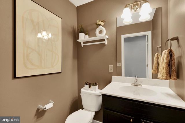 226 LOGHES DR, Manheim, PA 17545