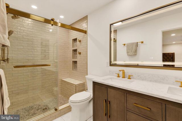 226 LOGHES DR, Manheim, PA 17545