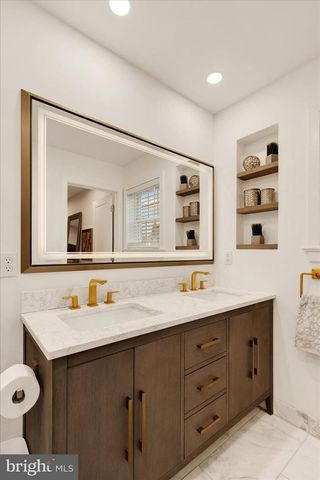 226 LOGHES DR, Manheim, PA 17545