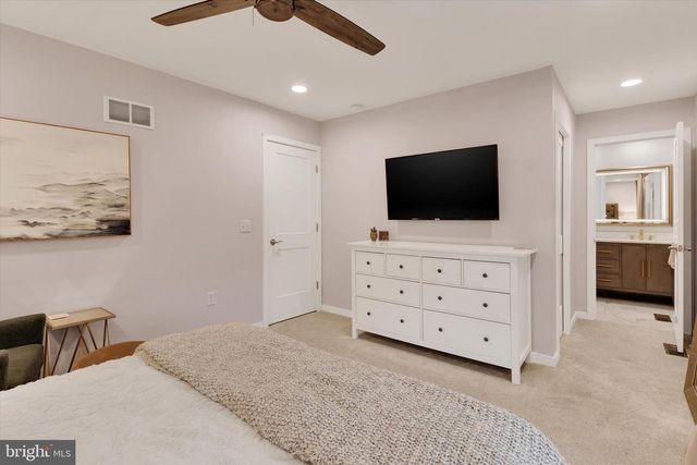 226 LOGHES DR, Manheim, PA 17545