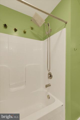 226 LOGHES DR, Manheim, PA 17545