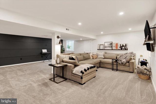 226 LOGHES DR, Manheim, PA 17545