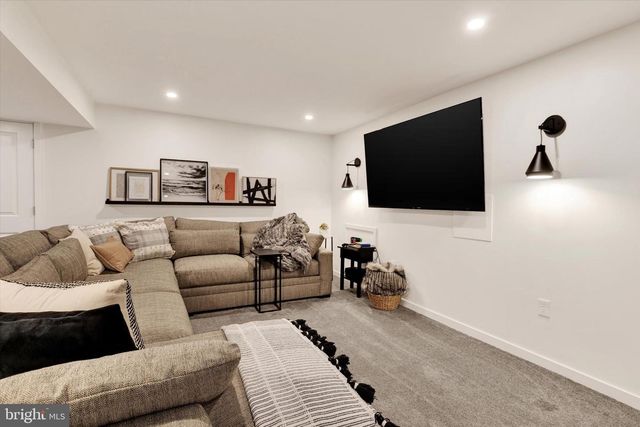 226 LOGHES DR, Manheim, PA 17545