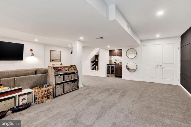 226 LOGHES DR, Manheim, PA 17545