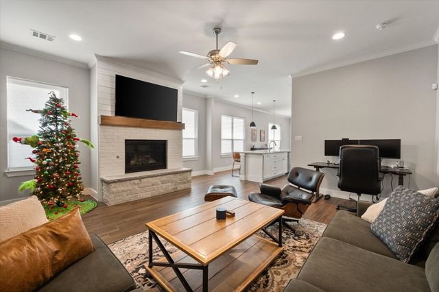 209 W Dallas Street, Mansfield, TX 76063