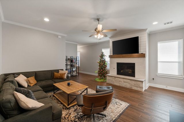 209 W Dallas Street, Mansfield, TX 76063