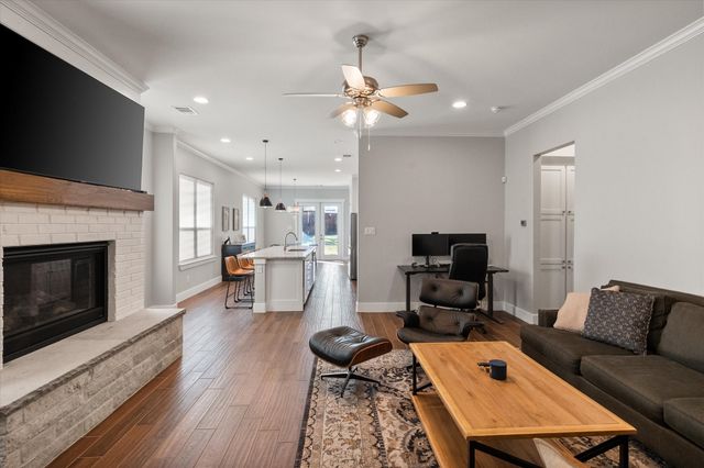 209 W Dallas Street, Mansfield, TX 76063