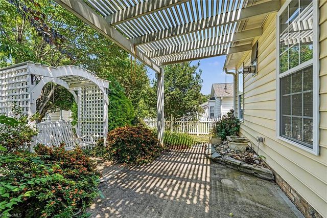 119 Riverwalk Lane, Jamestown, NC 27282