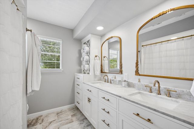 10730 Cedar Creek Drive, Houston, TX 77042