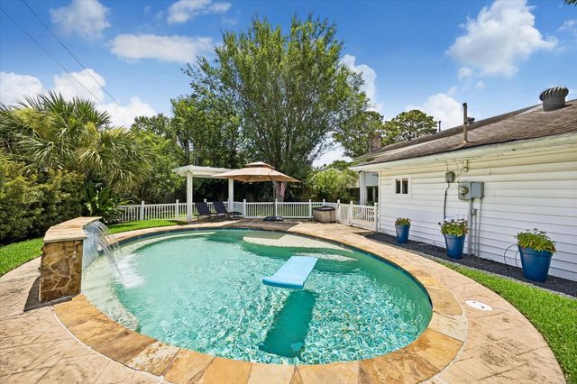 10730 Cedar Creek Drive, Houston, TX 77042