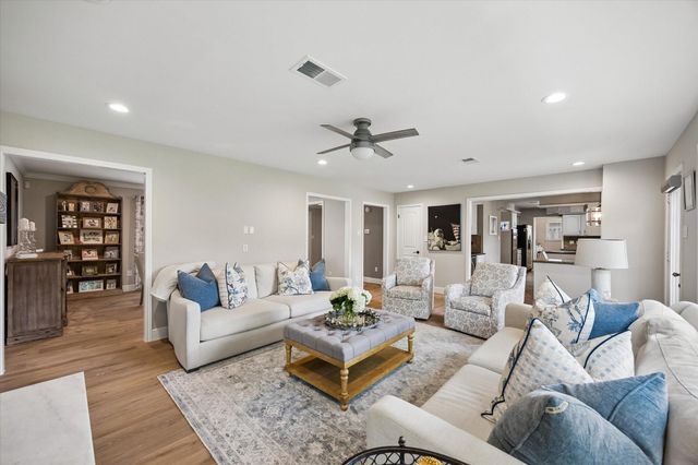 10730 Cedar Creek Drive, Houston, TX 77042