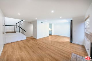 22135 Burbank Boulevard 4, Woodland Hills, CA 91367