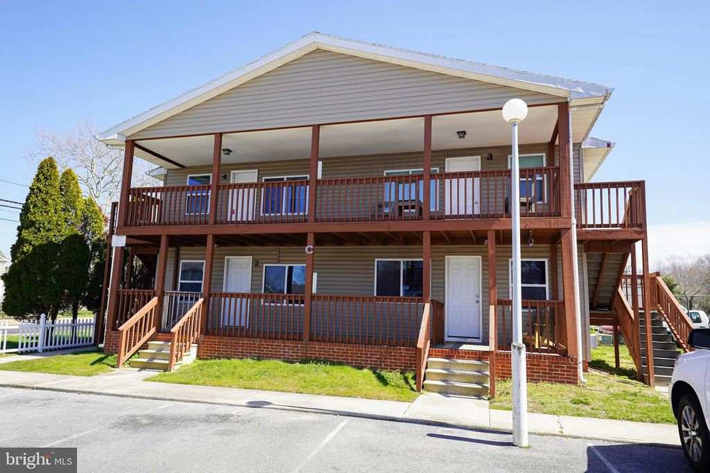 516 BAY ST #C-2, Berlin, MD 21811