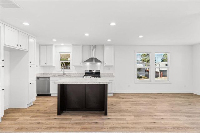 2128 Barrington Ln, Modesto, CA 95350