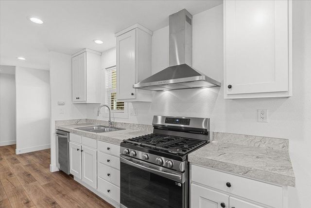 2128 Barrington Ln, Modesto, CA 95350