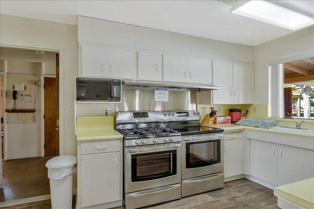 2128 Barrington Ln, Modesto, CA 95350