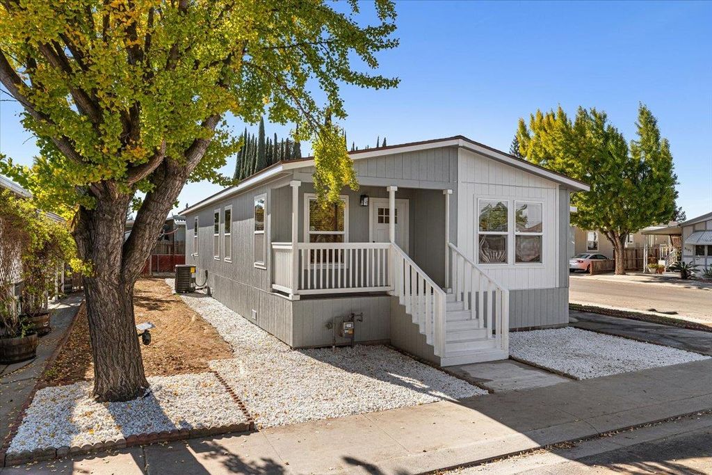 2128 Barrington Ln, Modesto, CA 95350