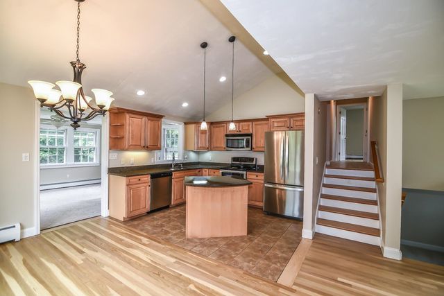 14 Centerville Drive, Salem, NH 03079