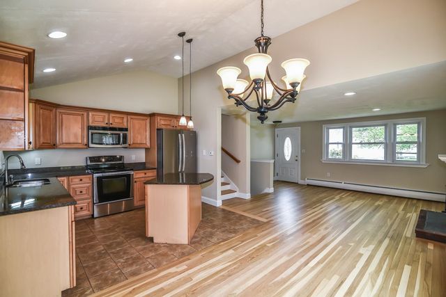 14 Centerville Drive, Salem, NH 03079