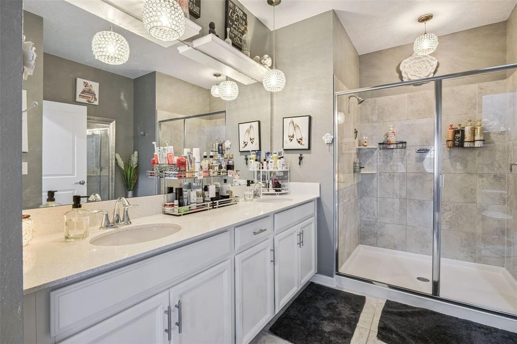 Image 13 of property listing at 5125 TANZANITE DRIVE, Mount Dora, FL 32757