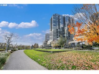 841 S GAINES St 1704, Portland, OR 97239