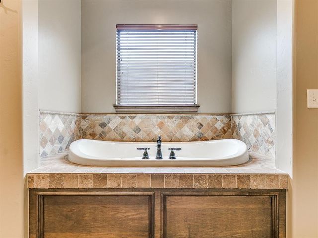 154 Evermay Drive, Edmond, OK 73013