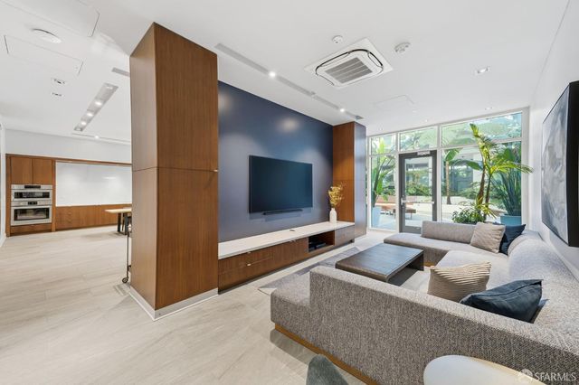 1688 Pine Street W409, San Francisco, CA 94109