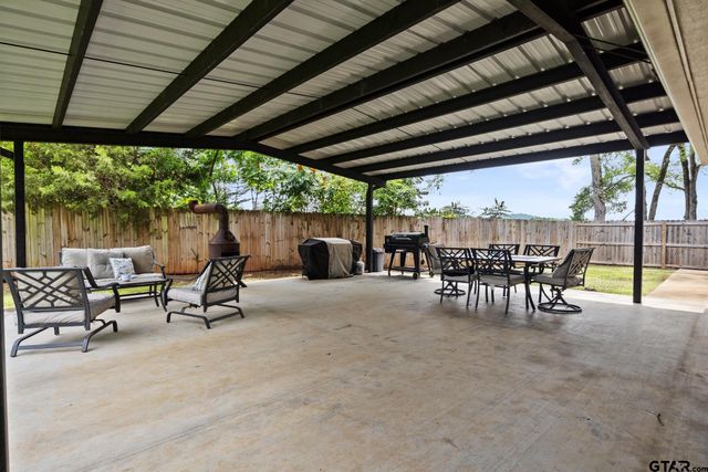 1413 Irvin Parkway, Daingerfield, TX 75638