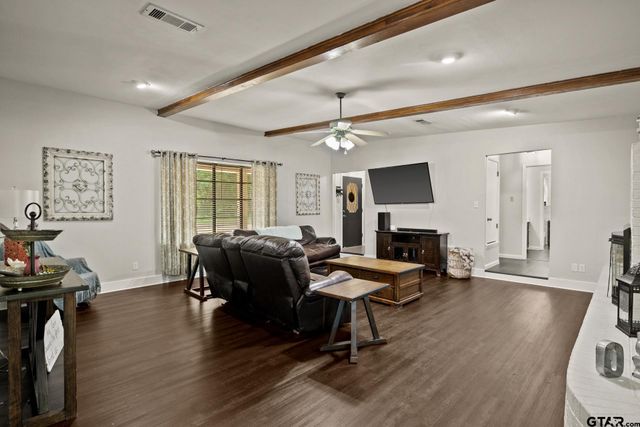 1413 Irvin Parkway, Daingerfield, TX 75638