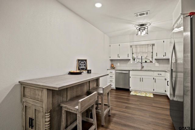 1413 Irvin Parkway, Daingerfield, TX 75638