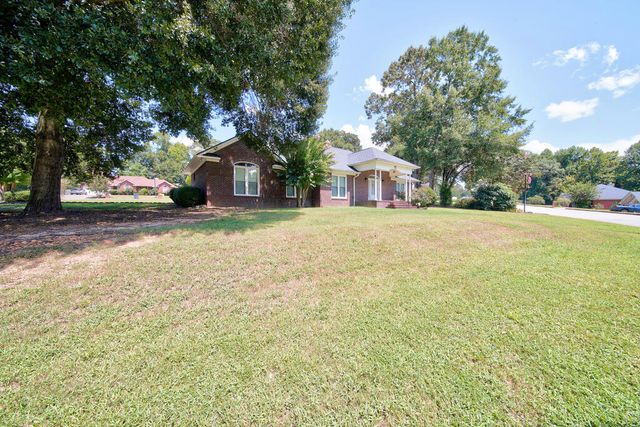 3304 Hummingbird Court, Phenix City, AL 36867