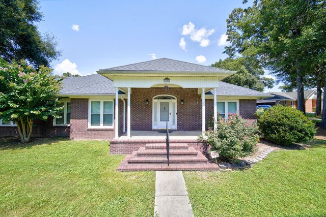 3304 Hummingbird Court, Phenix City, AL 36867