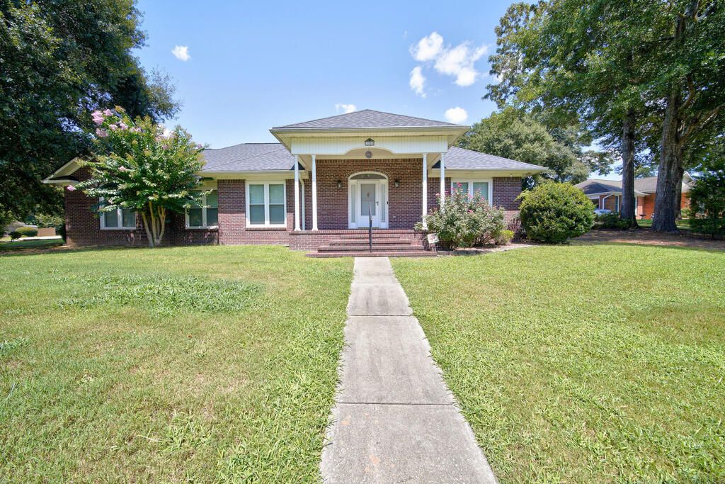 3304 Hummingbird Court, Phenix City, AL 36867