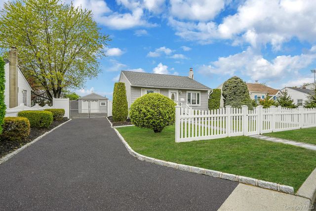 15 Glenda Drive, West Babylon, NY 11704