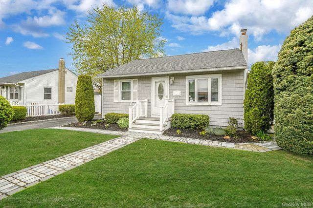 15 Glenda Drive, West Babylon, NY 11704