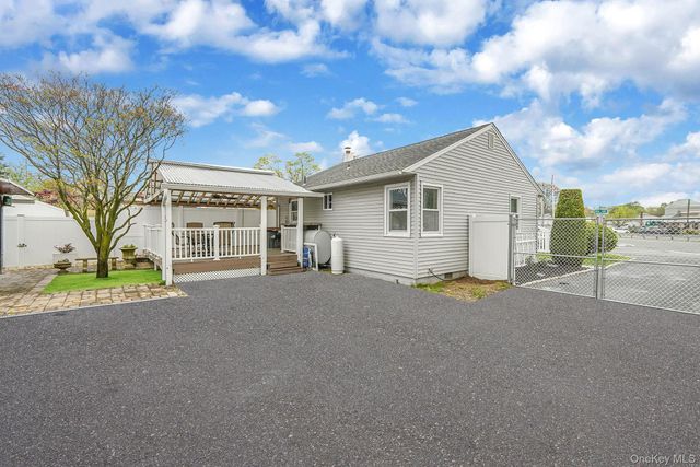 15 Glenda Drive, West Babylon, NY 11704