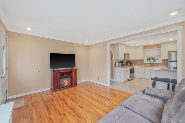 15 Glenda Drive, West Babylon, NY 11704