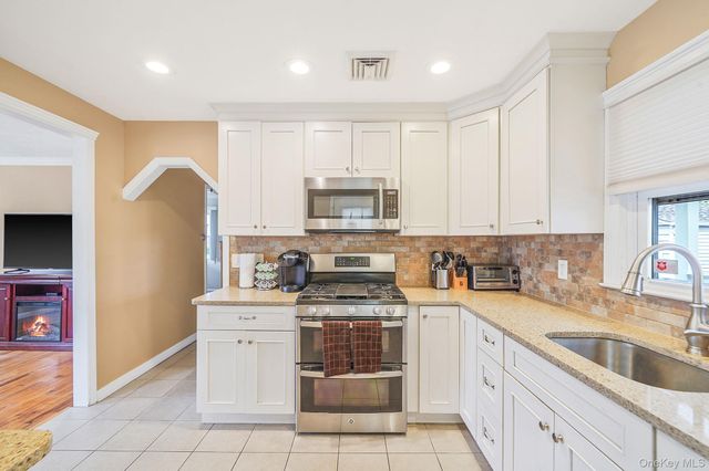 15 Glenda Drive, West Babylon, NY 11704