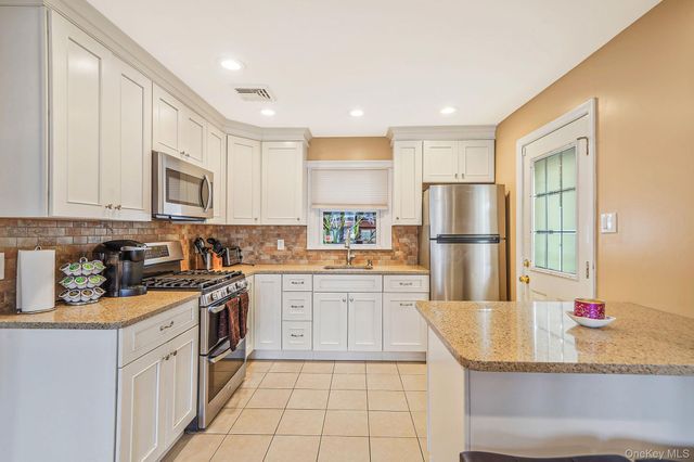 15 Glenda Drive, West Babylon, NY 11704